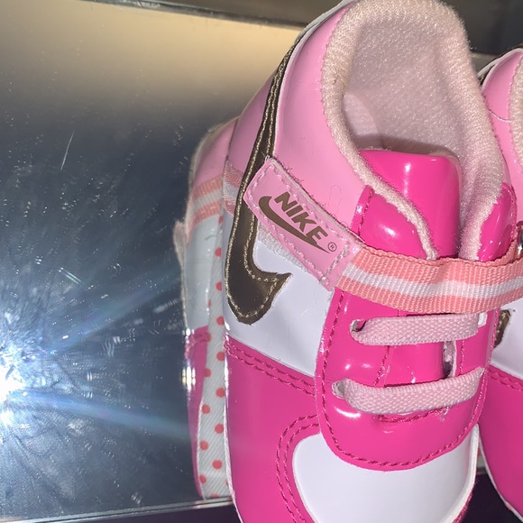 Nike - Picture 3 of 8